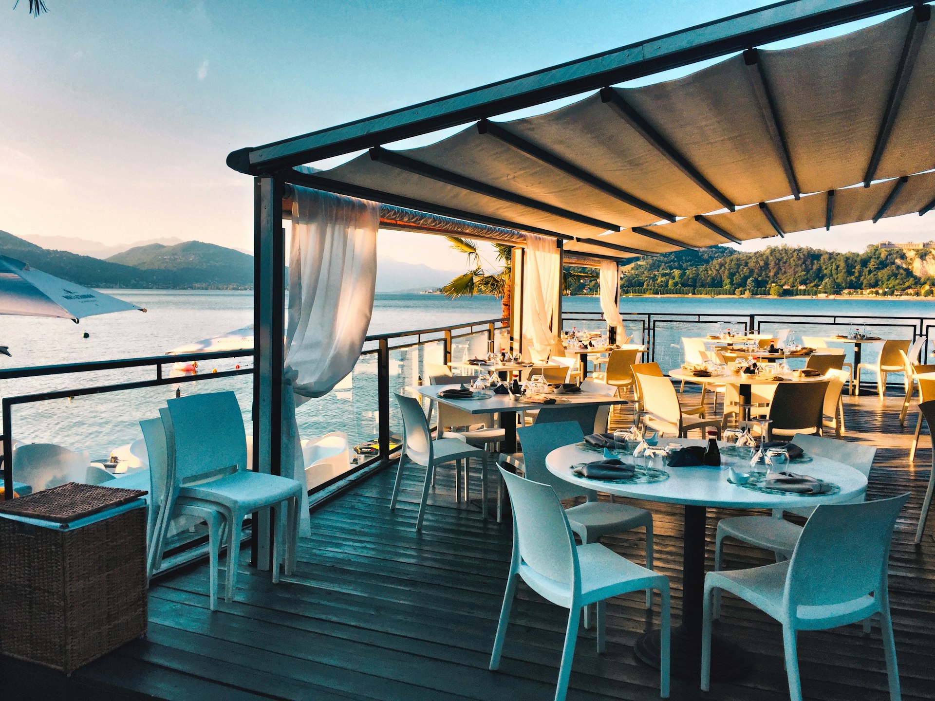 Outdoor seafood dinner with stone crab and key lime pie at sunset